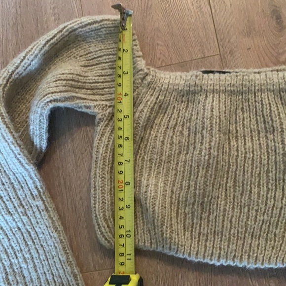 Adorable Crop tan sweater size Small - Picture 11 of 12
